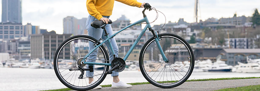 Retrospec Barron Comfort Hybrid Bike in front of cityscape