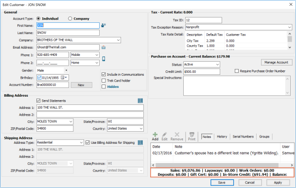 Captura de pantalla de la ventana Editar cliente con los saldos de cuenta resaltados en la parte inferior derecha